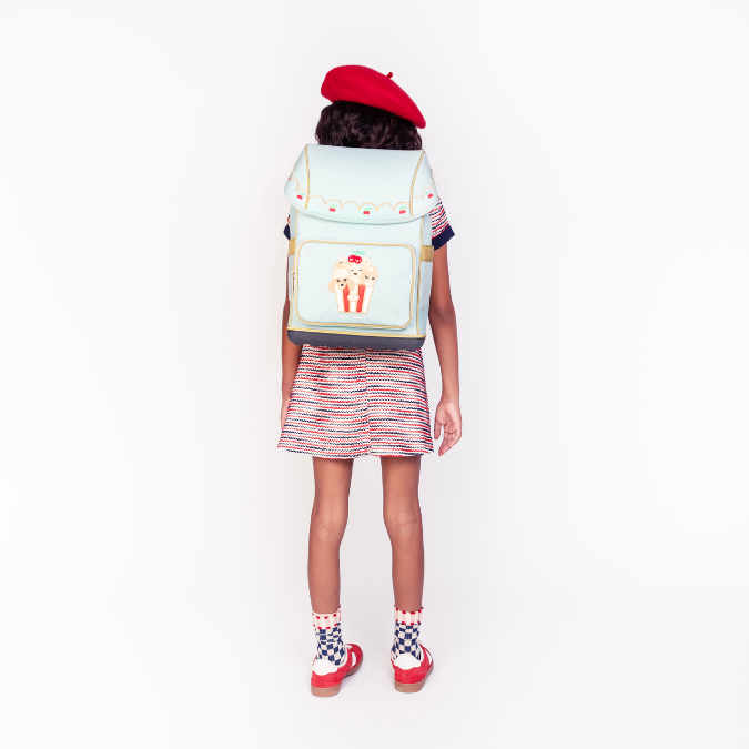 Ergomaxx Popcorn. Ergonomic, trendy backpack for children from 6 years. Looking for a bag with beauty and brains? The load-bearing system transfers 50% of the weight to the hips.