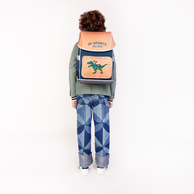 Ergomaxx Polo Dino. Ergonomic, trendy backpack for children from 6 years old. Looking for a bag with beauty and brains? The load-bearing system transfers 50% of the weight to the hips.