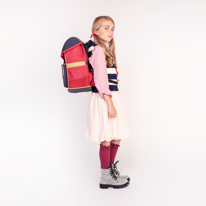 Ergomaxx Saddle Bag. Ergonomic, trendy backpack for children from 6 years old. Looking for a bag with beauty and brains? The load-bearing system transfers 50% of the weight to the hips.