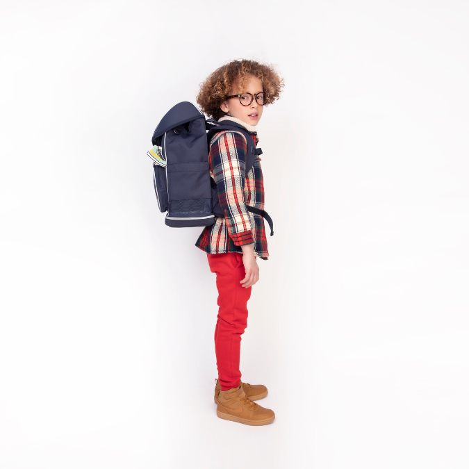 Discover the Ergomaxx, the most ergonomic and durable backpack in the world for children aged 6 to 10. The navy blue Mr. Gadget design full of cool gadgets is Jeune Premier's all-time bestseller for boys.