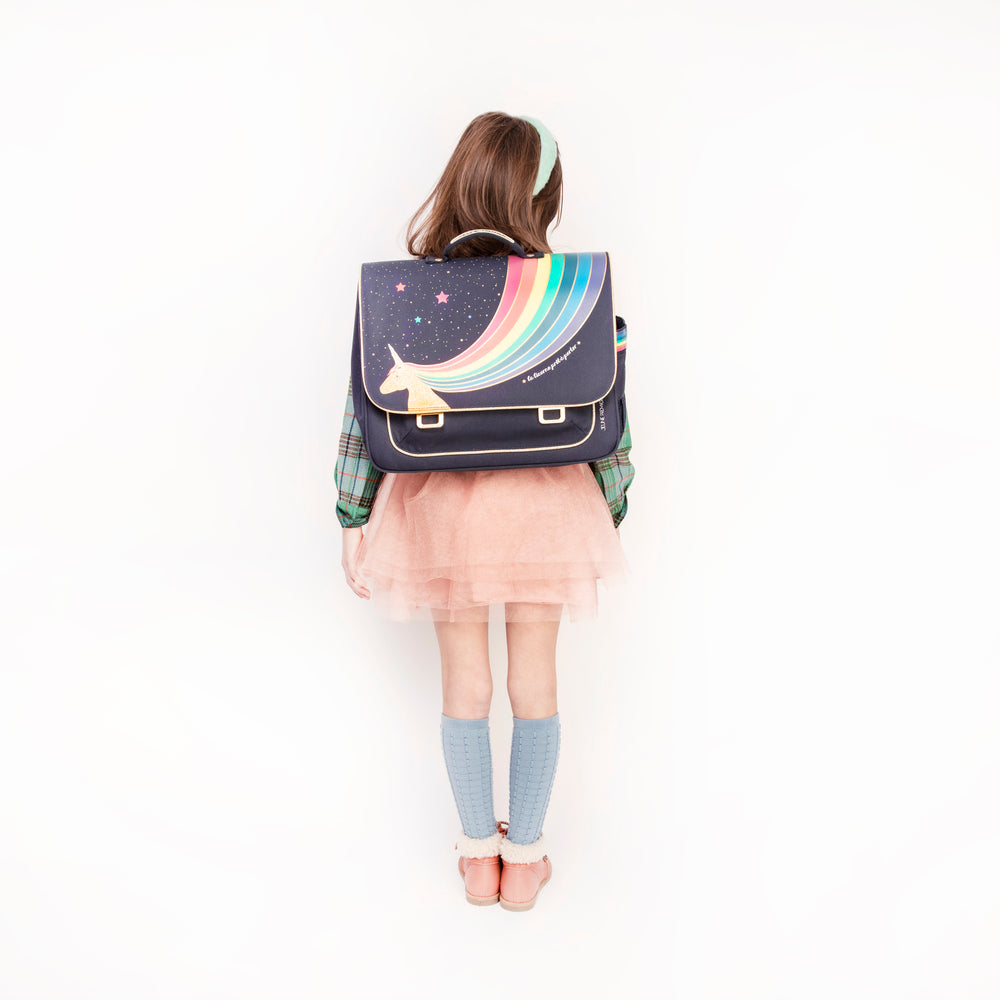 Check out the Jeune Premier bestseller: the It Bag Midi schoolbag is a true back-to-school essential. This Unicorn Gold design is perfect for unicorn, rainbow & sparkle lovers between 6 and 10 years old.