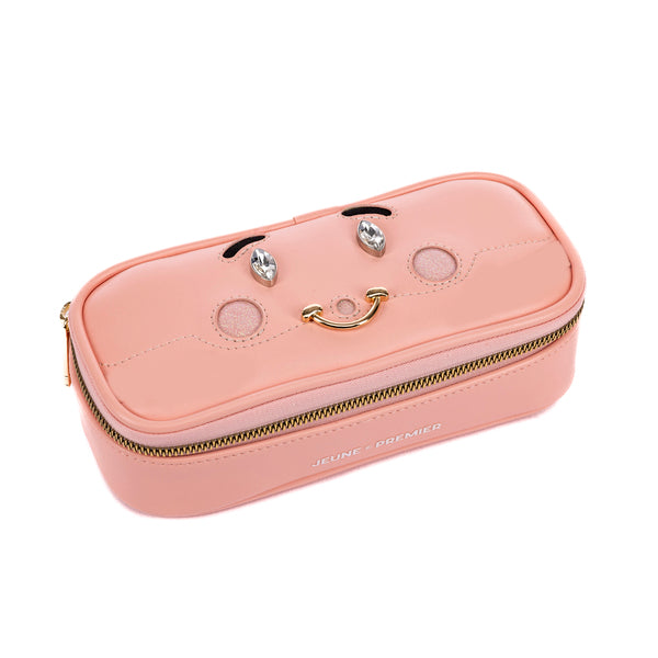 Trendy spacious pencil box. A plain pencil box, varnished with Jeune Premier designs, with a selection of elastic bands on the lid to store your favorite pens.